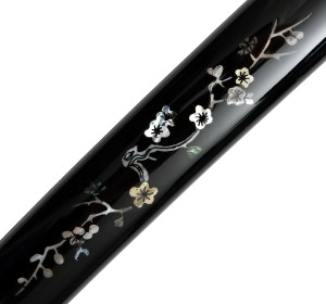 Saya-Pflaumenblüten-Gravur Katana mit Perlmutt-Intarsien