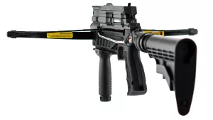 von hinten Steambow AR-6 Stinger 2 Tactical Pistolenarmbrust mit Pfeilmagazin