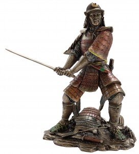 Samuraikrieger mit Schwert in Angriffsstellung Samurai Krieger Figur